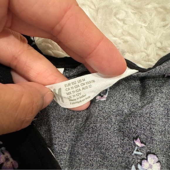 H&M Girls Black Floral Button Front Dress. Girls size 14. EUC. - Picture 4 of 4